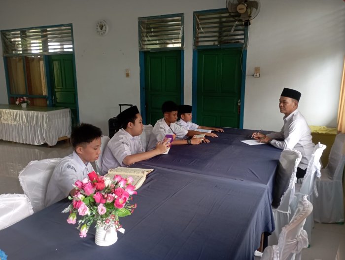 Tim Tahfidz MTsN 2 Kota Jambi Mantapkan Hafalan: Ade dan Najwa Latihan Intensif Menuju Aksioma 2025