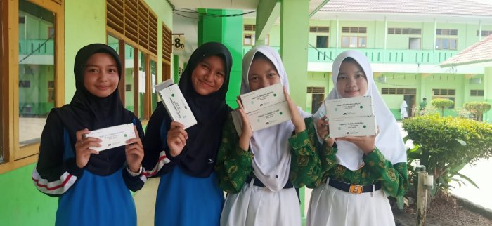 Duta Anti Anemia Bergerak, Bagikan TTD Pastikan Siswi Sehat Jelang Libur Panjang