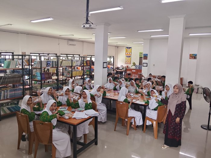 Santai dan Bermakna: Kelas 7H Isi Angket Kebutuhan Peserta Didik
