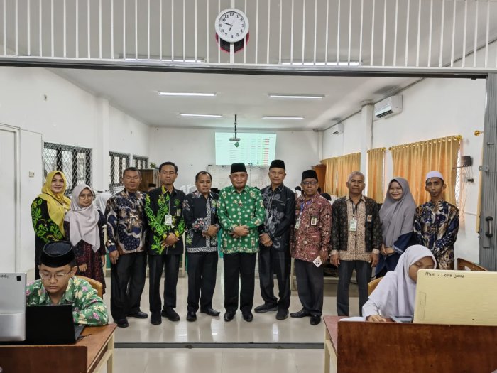 Monitoring OMI 2025: Kepala Kemenag dan kabid Mapenda Tinjau Langsung Pelaksanaan di MTsN 2 Kota Jambi