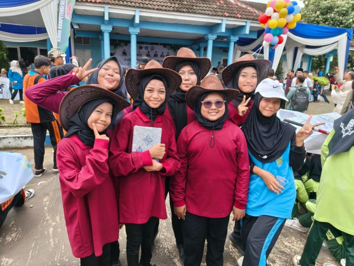 Yumna Hasna, Peserta Pawai MTsN 2 Kota Jambi, Raih Hadiah Al-Quran dari Walikota Jambi Usai Tes Sambung Ayat