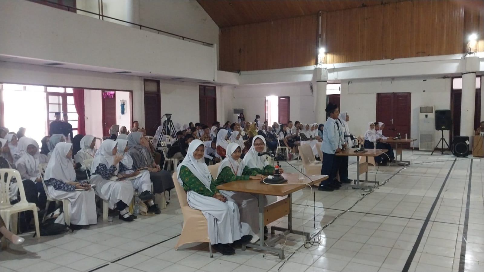 Membara! Tim Olimpiade IPS MTsN 2 Kota Jambi Ikuti LCC IPS Tingkat Provinsi