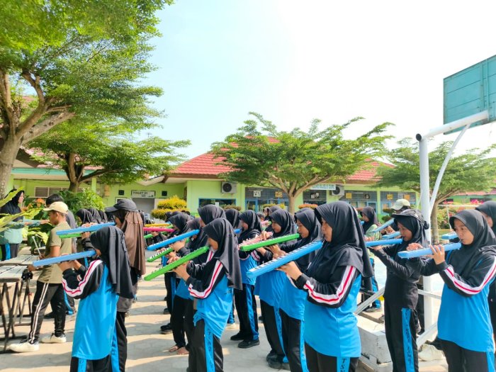 Ekskul Drumband MTsN 2 Kota Jambi Mantapkan Lagu Serampang Laut untuk Semua Section