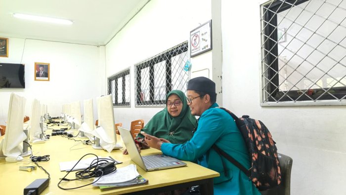 Pak Wahid Mulai Penelitian di MTsN 2 Kota Jambi dengan Analisis Kebutuhan E-Book Matematika