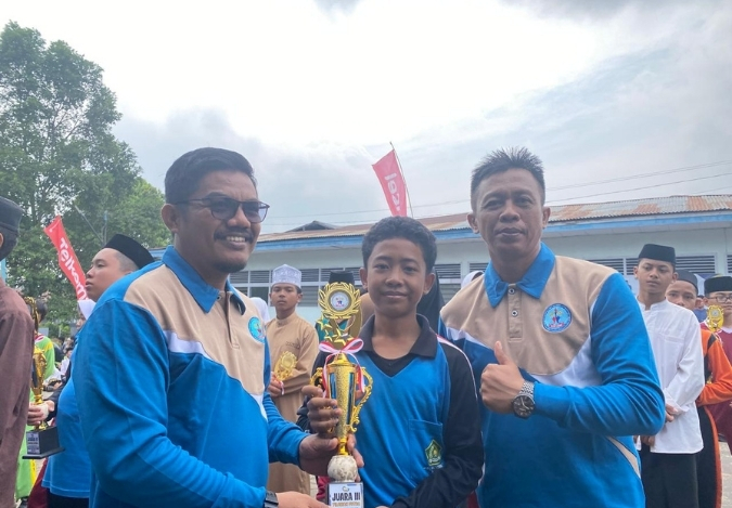 Seni Tilawah Antar Muhammad Faza Alhalim Raih Juara 3 AKSIOMA II 2025 Seni Tilawah Antar Muhammad Faza Alhalim Raih Juara 3 AKSIOMA II 2025