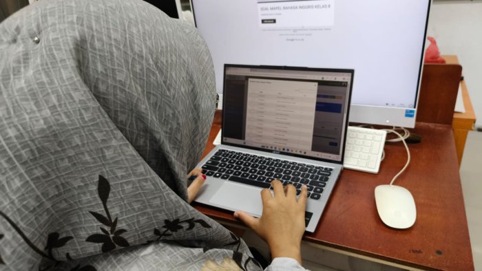 Kesibukan Panitia ASAS, Rapor Digital Tetap Diolah Tepat Waktu Kesibukan Panitia ASAS, Rapor Digital Tetap Diolah Tepat Waktu