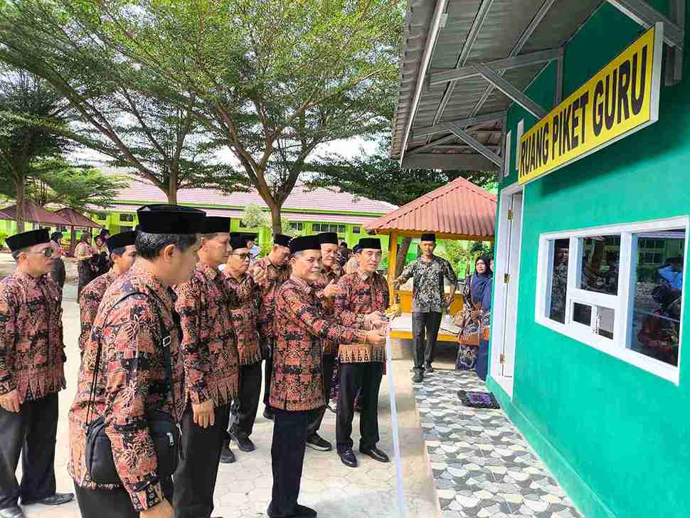 Kemenag Kota Jambi Resmikan Ruang Piket Baru
