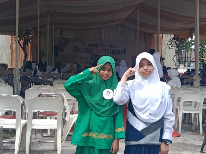 Salsabila dan Rodhatul Tampil di Museum Siginjei: Puisi MTsN 2 Kota Jambi Menggema di Pameran Kenduri SWARNABHUMI