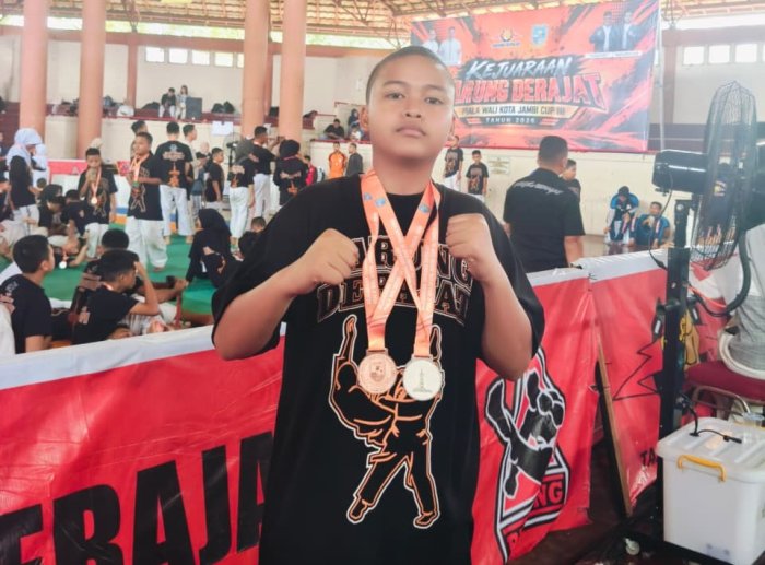 Debut Menegangkan, M. Abidzar Hernawan Raih Juara 3 Tarung Bebas