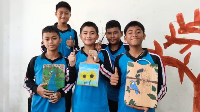 Gambar di Atas Telenan: Sentuhan Kreatif di Kelas Seni