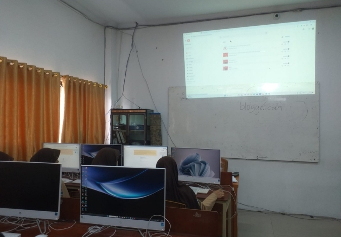 Siswa 9F MTsN 2 Jambi Kembangkan Kreativitas Lewat Pembuatan Blog