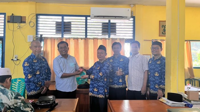 Tiga Dekade Dedikasi: MTsN 2 Kota Jambi Gelar Tasyakuran Purnabakti Drs. Khairul Rahman Tiga Dekade Dedikasi: MTsN 2 Kota Jambi Gelar Tasyakuran Purnabakti Drs. Khairul Rahman
