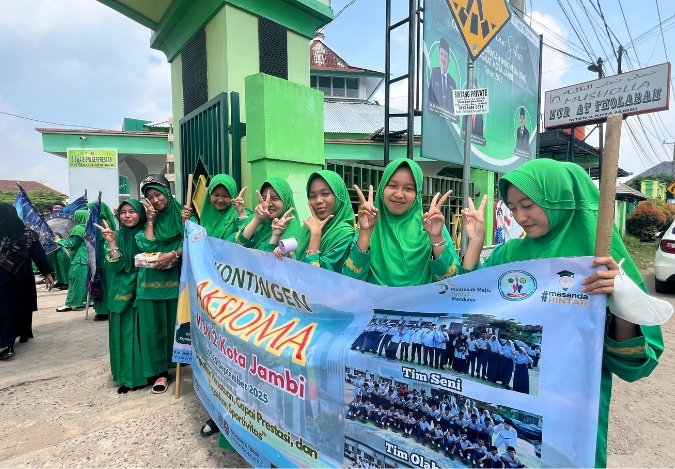 Sorak Sorai dan Euforia Sambut Kontingen Juara Umum Aksioma di MTsN 2 Kota Jambi
