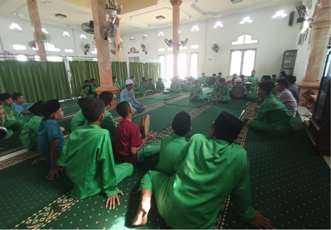 Menyatu dalam Irama: Hadroh MTsN 2 Kota Jambi Lanjutkan Seleksi Alat dan Vokal