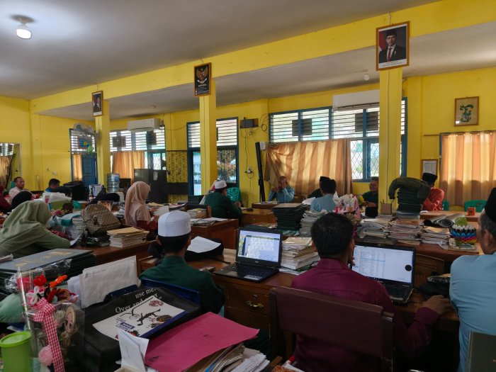 MTsN 2 Kota Jambi Gelar Rapat Koordinasi Perdana Bersama Plt Kamad Baru MTsN 2 Kota Jambi Gelar Rapat Koordinasi Perdana Bersama Plt Kamad Baru
