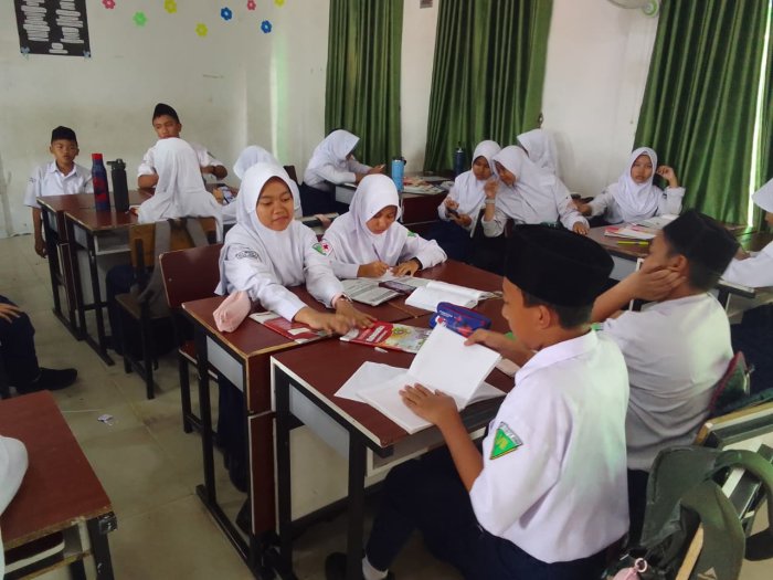 Terapkan Soal Kontekstual, Siswa 7J Di Tantang Pecahkan Persoalan Geometri Riil