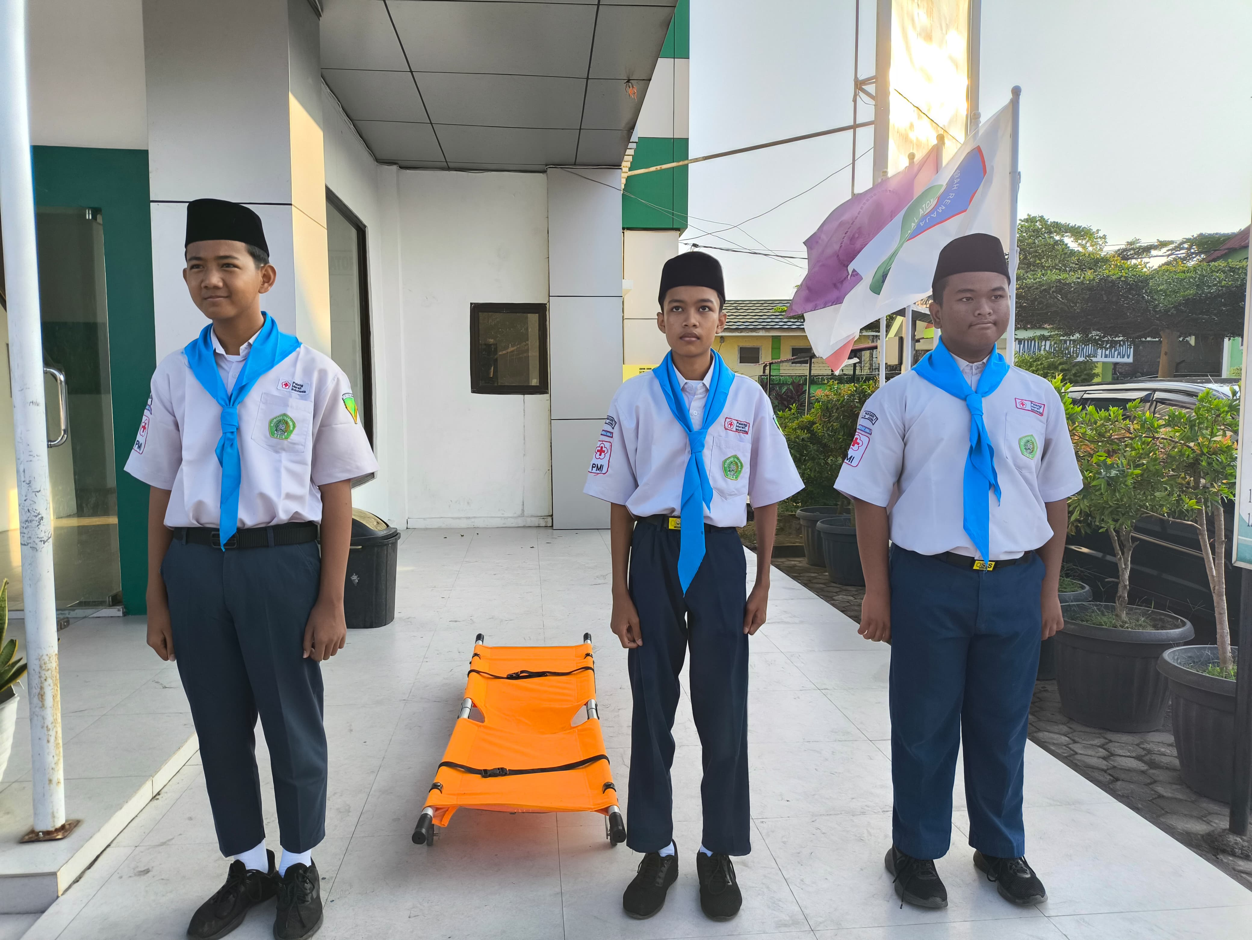 PMR MTsN 2 Kota Jambi: Siaga dan Tanggap dalam Setiap Upacara Bendera