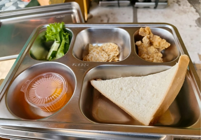 Dua Menu MBG Warnai Jumat Siswa MTsN 2 Kota Jambi Dua Menu MBG Warnai Jumat Siswa MTsN 2 Kota Jambi