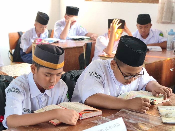 Lantunan Al-Quran di Awal Hari, Penyejuk Jiwa Pencari Ilmu