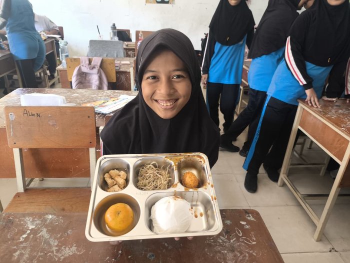 Senyum Bahagia Masanders Warnai Program MBG Hari Ini