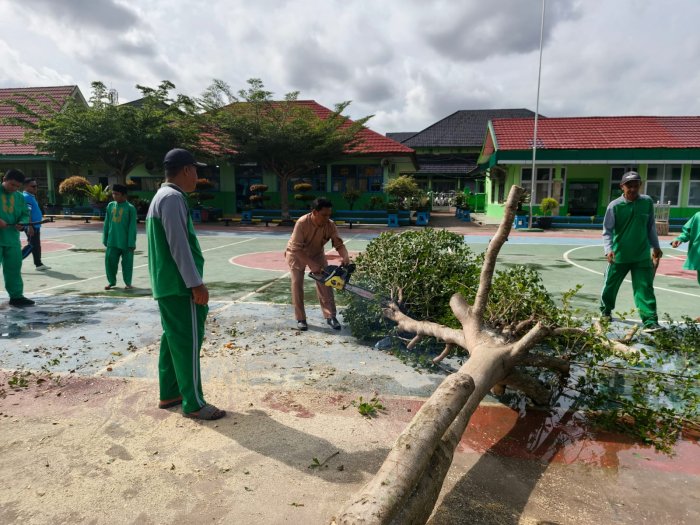 MTsN 2 Kota Jambi Terus Tata Lingkungan Madrasah