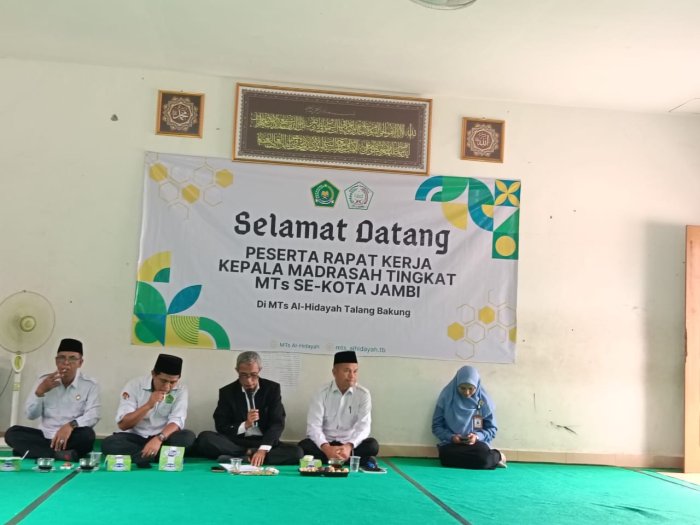 Sinergi Madrasah: Drs. Ahmad Syukri Ikuti Rapat Kerja Kepala MTs
