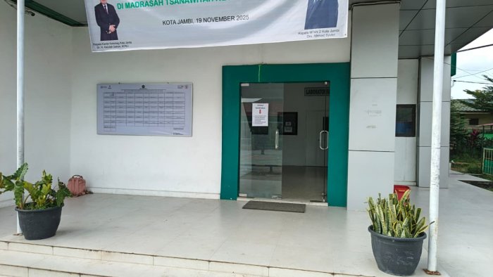 Komitmen Bersama: Banner WBK-WBBM MTsN 2 Kota Jambi Siap Ditandatangani