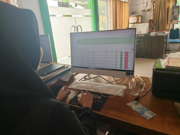 Operator MTsN 2 Kota Jambi Terus Berupaya Lakukan Percepatan Penyelesaian SKL Operator MTsN 2 Kota Jambi Terus Berupaya Lakukan Percepatan Penyelesaian SKL