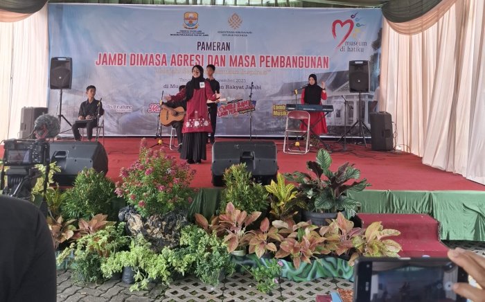 MTsN 2 Kota Jambi Ikuti Lomba Musikalisasi Puisi di Museum Perjuangan