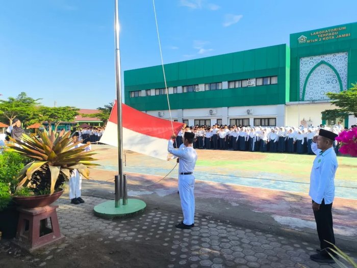 Dari Halaman Madrasah, Tumbuh Rasa Persatuan
