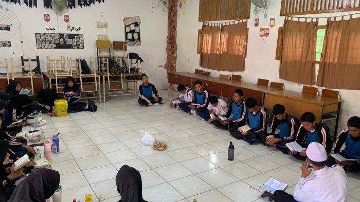 Momen Khataman Al-Quran Kelas 9I MTsN 2 Kota Jambi Menjelang Kelulusan Momen Khataman Al-Quran Kelas 9I MTsN 2 Kota Jambi Menjelang Kelulusan