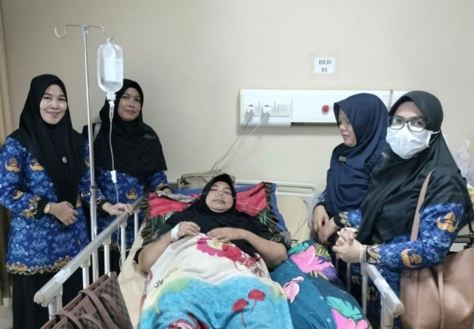 Kepedulian MTsN 2 Kota Jambi untuk Warga Madrasah yang Sakit