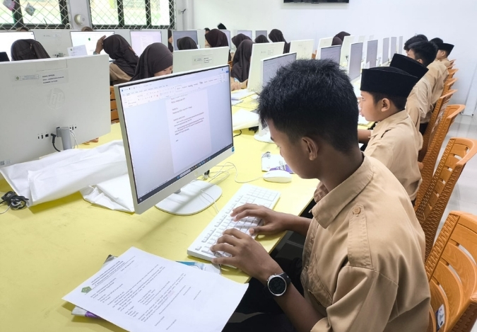 Dari Surat ke Struktur: Siswa 7G Latihan Olah Dokumen Digital