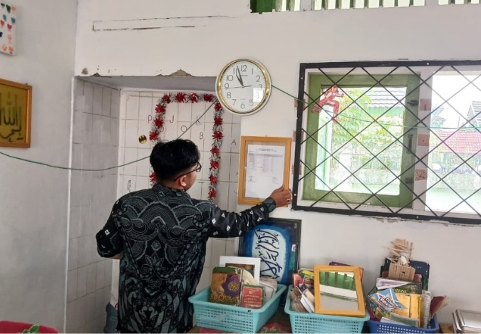 Pemasangan DBR: Langkah Tertib Inventarisasi di MTsN 2 Kota Jambi