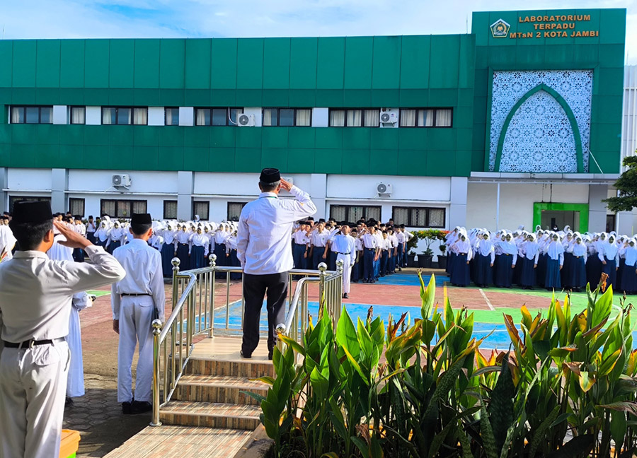 Melanjutkan Kebaikan Setelah Ramadhan: Pesan Penuh Makna dari Pembina Upacara