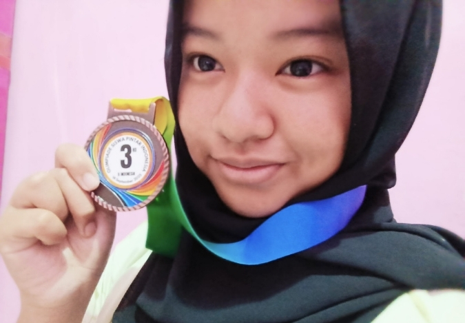 Aurelia Febby Alesha Raih Medali Perunggu di Olimpiade Siswa Pintar Indonesia