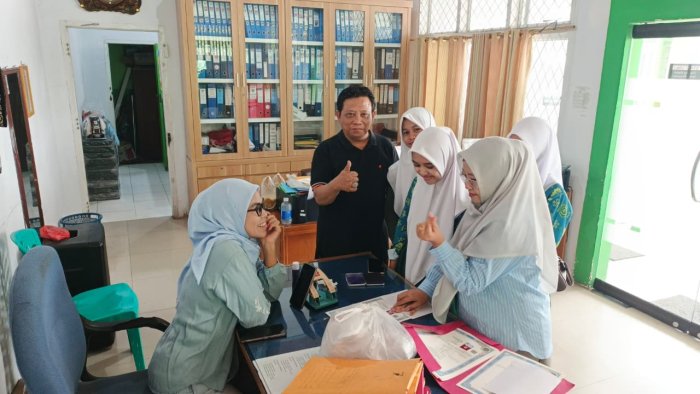 Sesi Reguler Cap Jari Ijazah MTsN 2 Kota Jambi Jangkau Tiga Kelas Pemungkas Sesi Reguler Cap Jari Ijazah MTsN 2 Kota Jambi Jangkau Tiga Kelas Pemungkas