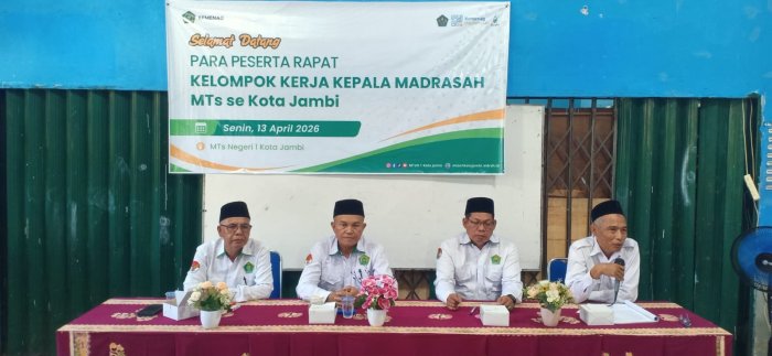 Drs. Ahmad Syukri Pimpin Musyawarah Kerja Kepala MTs Kota Jambi