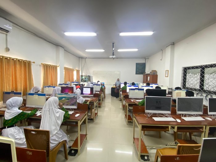 Hari Kedua Gladi Bersih TKA Gelombang 2 di MTsN 2 Kota Jambi Hari Kedua Gladi Bersih TKA Gelombang 2 di MTsN 2 Kota Jambi