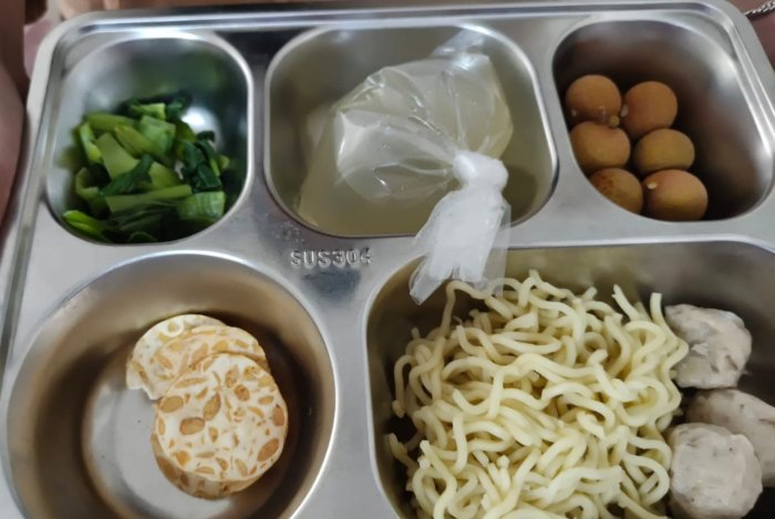Menu Bakso Menggoda: MBG Bikin Kelas Ceria
