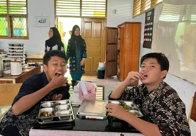 Kebersamaan Kelas 7A, 7C, 9C, dan 9D dalam Santap Lele & Tahu