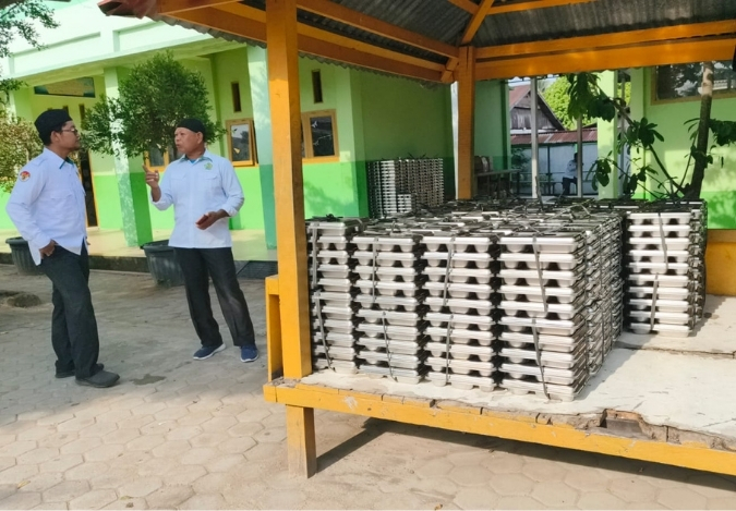 Sejak Pagi Makan Bergizi Gratis Siap Didistribusikan di MTsN 2 Jambi Sejak Pagi Makan Bergizi Gratis Siap Didistribusikan di MTsN 2 Jambi