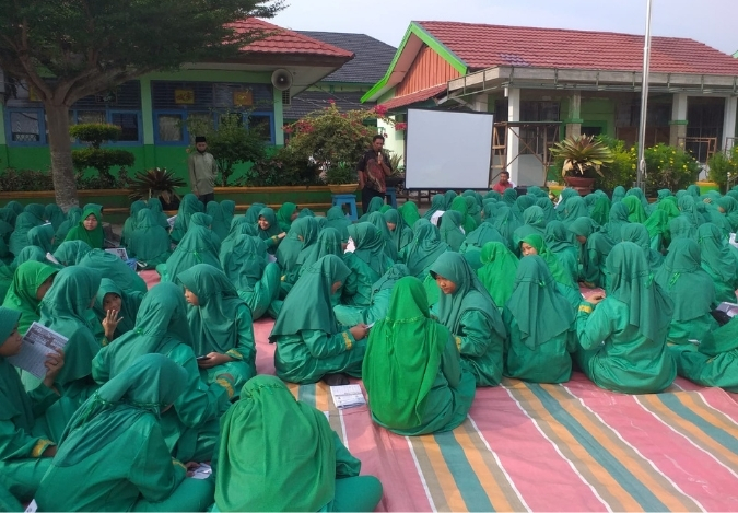 Seminar Motivasi Tanamkan Semangat Belajar Siswa MTsN 2 Kota Jambi