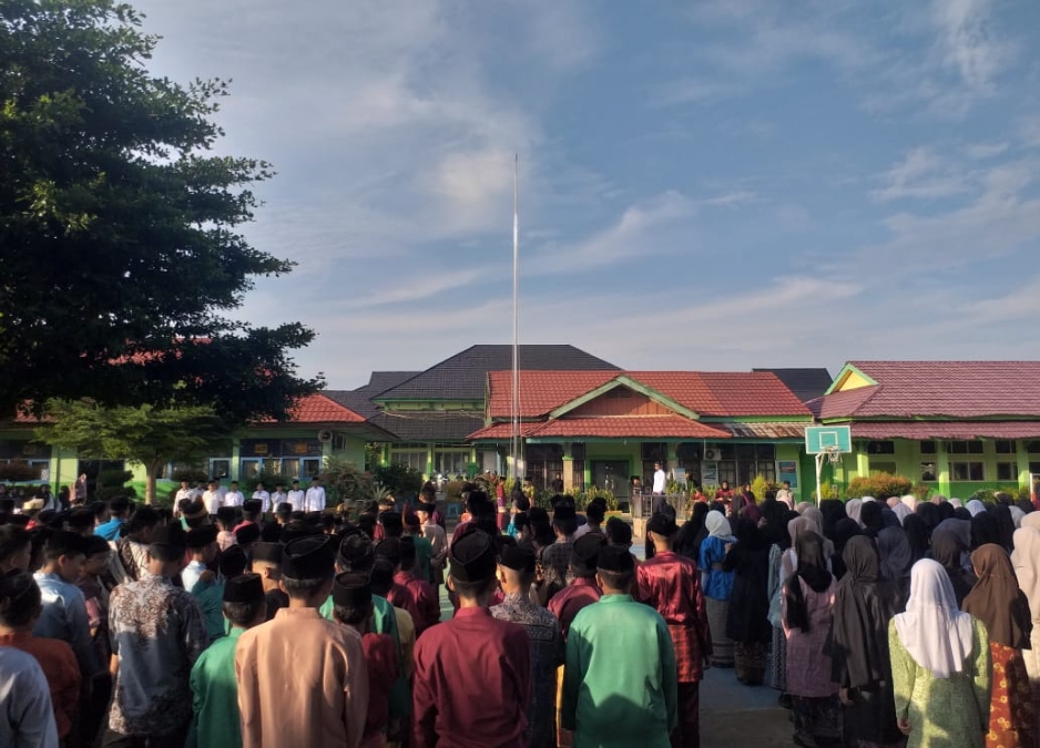 Bangkit Bersama: Semangat Harkitnas di MTsN 2 Kota Jambi