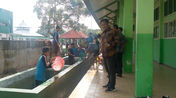 Produktivitas Lahan Madrasah, Panen Lele Jadi Bukti Nyata Produktivitas Lahan Madrasah, Panen Lele Jadi Bukti Nyata