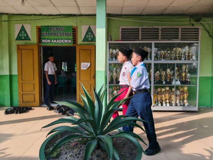 Sisi Humanis Di Balik MATAMUDA: Sigapnya PMR MTsN 2 Kota Jambi Bantu Siswa Baru