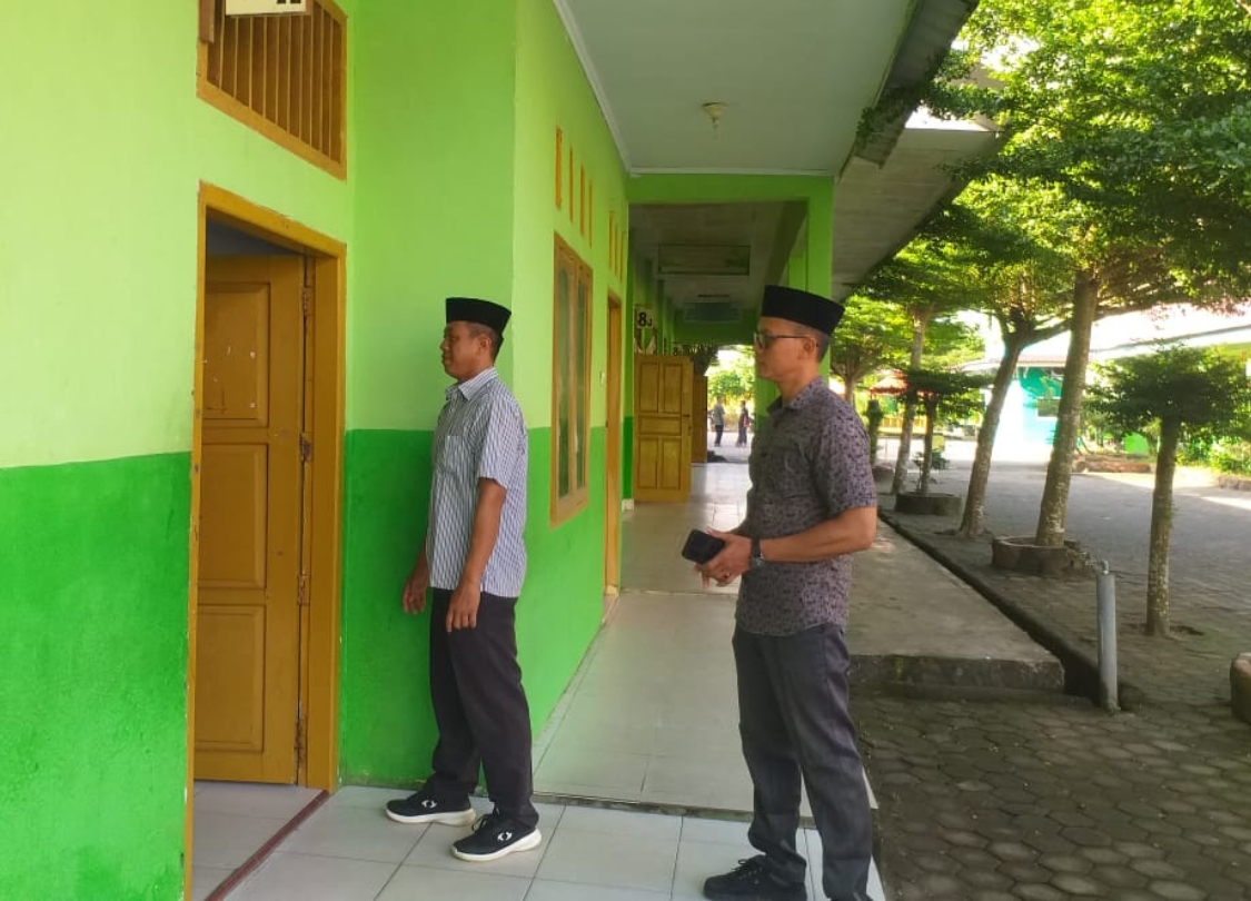 UM Hari Kelima: Serius di Soal, Rapi di Penampilan