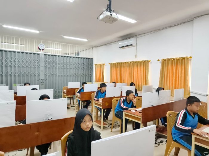 Uji Literasi Digital, Siswa Kelas 8 K MTsN 2 Kota Jambi Dalami Etika Berinternet