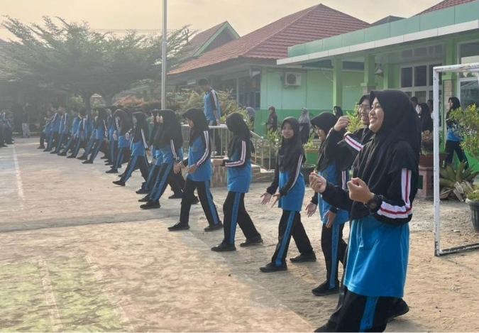 Senam Jambi Emas Meriahkan Pagi di MTsN 2 Kota Jambi Senam Jambi Emas Meriahkan Pagi di MTsN 2 Kota Jambi