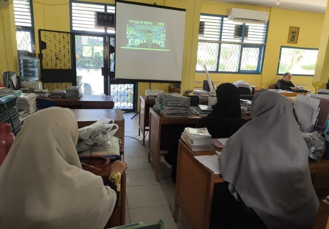 Pembinaan Guru dan Kepala Madrasah: Wujudkan Integritas dan Peningkatan Mutu Pendidikan Pembinaan Guru dan Kepala Madrasah: Wujudkan Integritas dan Peningkatan Mutu Pendidikan